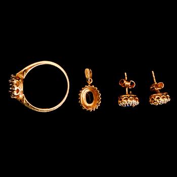 GARNITYR, 4 delar, 18 k guld, safirer samt diamanter.