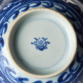 A pair of blue and white reverse decorated floral bowls, Qing dynasty, Kangxi (1662-1722).