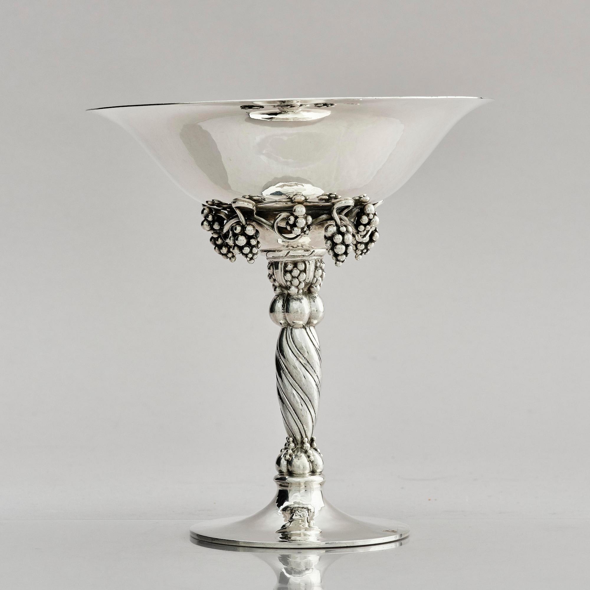 Georg Jensen, skål på fot, sterling silver, modell nr 263B, Köpenhamn 1933-1944.