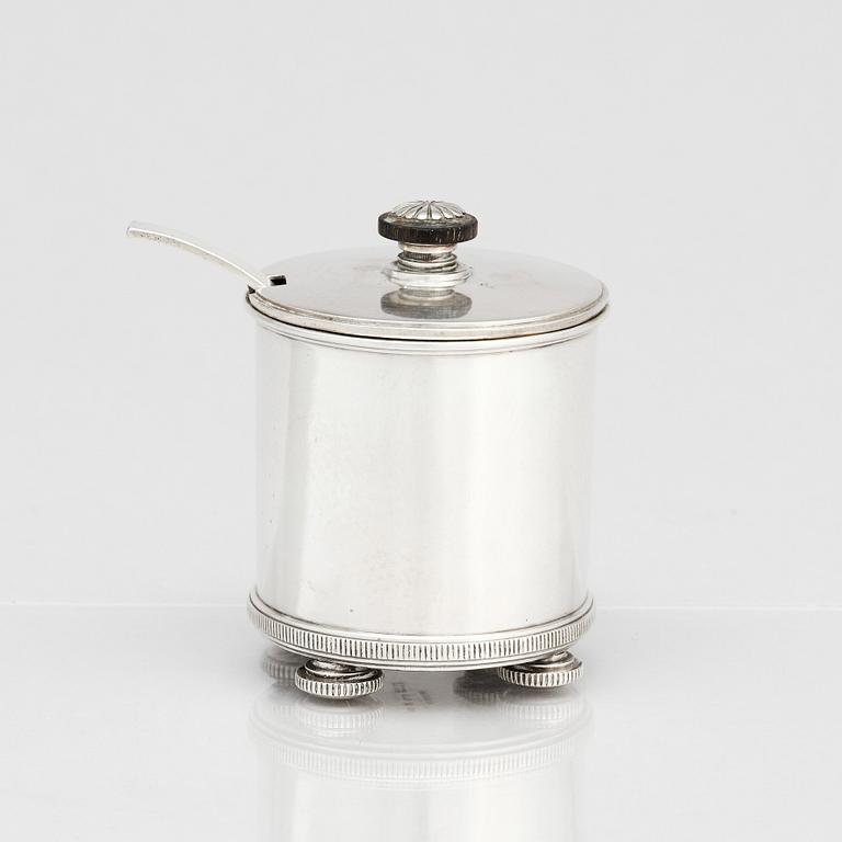Erik Fleming, burk med lock och sked, Atelier Borgila, Stockholm 1936, sterling silver.