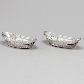 A pair of sterling silver bowls from London, England, 1898. Unidentified maker's marks.