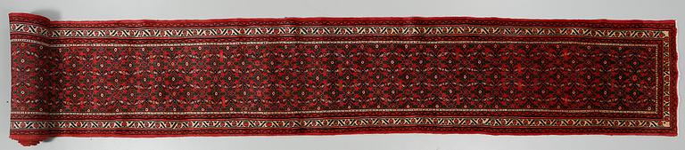GALLERIMATTA, orientalisk, 1900-talets andra hälft, 675 x 76 cm.