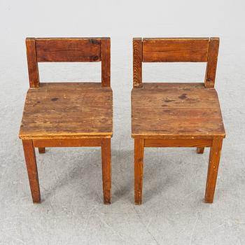 Stolar, ett par, sportstugemodell, 1900-talets mitt.