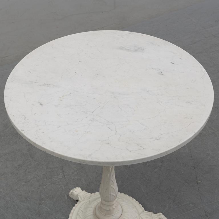 A model 'Classic Café' aluminum garden table from Byarum, 21st Century.