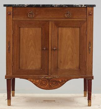 SKÅP, gustaviansk stil. 1900-talets början.