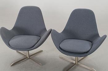 A pair of Electa svivel chairs for Calligaris 21st century.