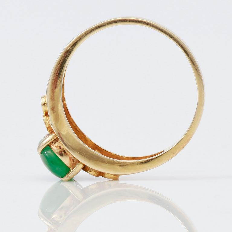 RING, gröntonad jade.