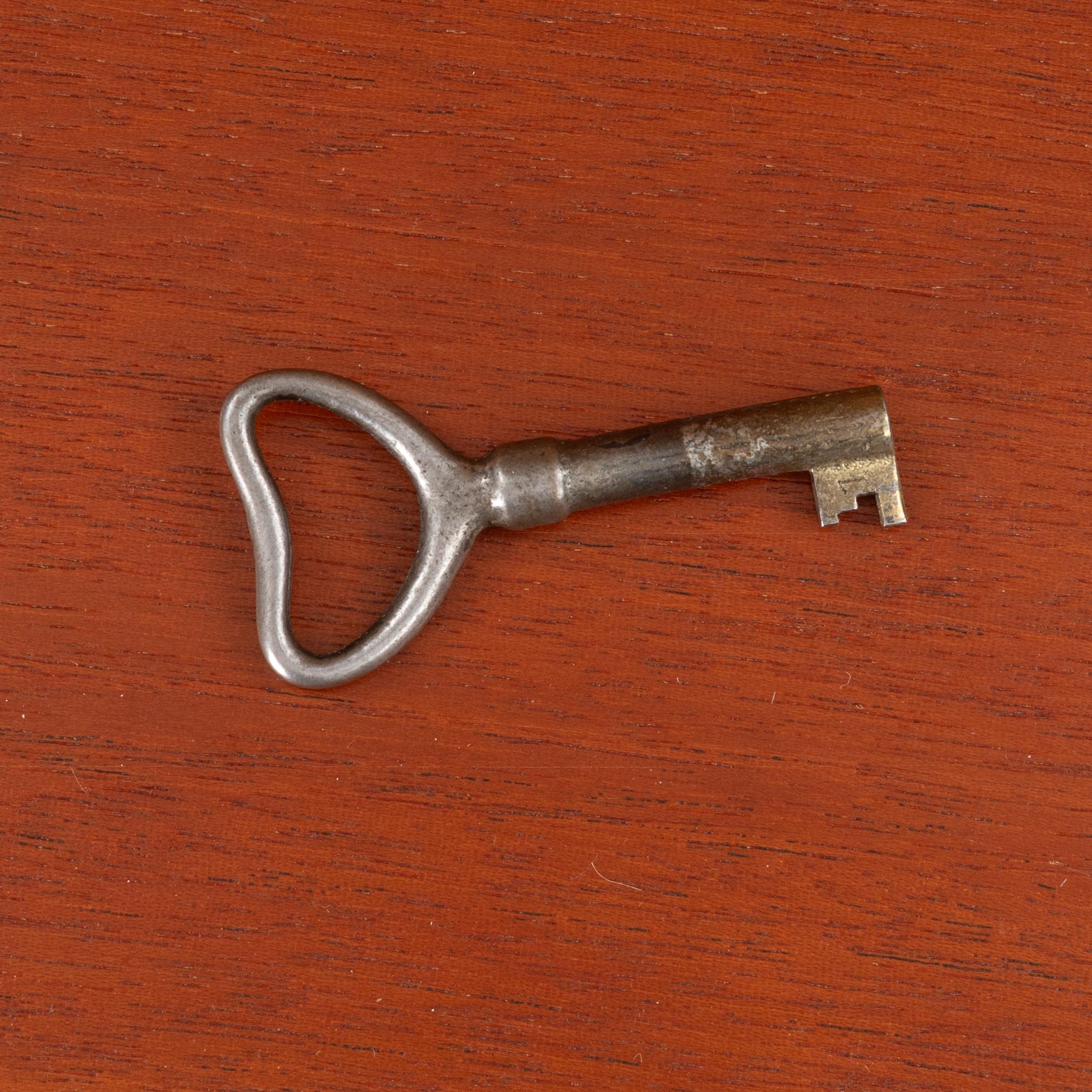 Carl Malmsten, vitrinskåp, "Undantaget" 1900-talets andra hälft.