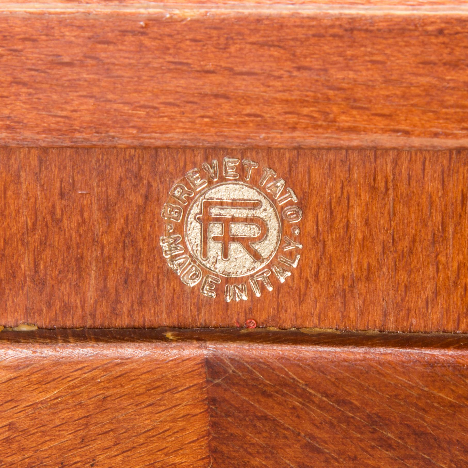 VAATETELINE, Fratelli Reguitti, Italia, 1900-luvun loppupuoli.