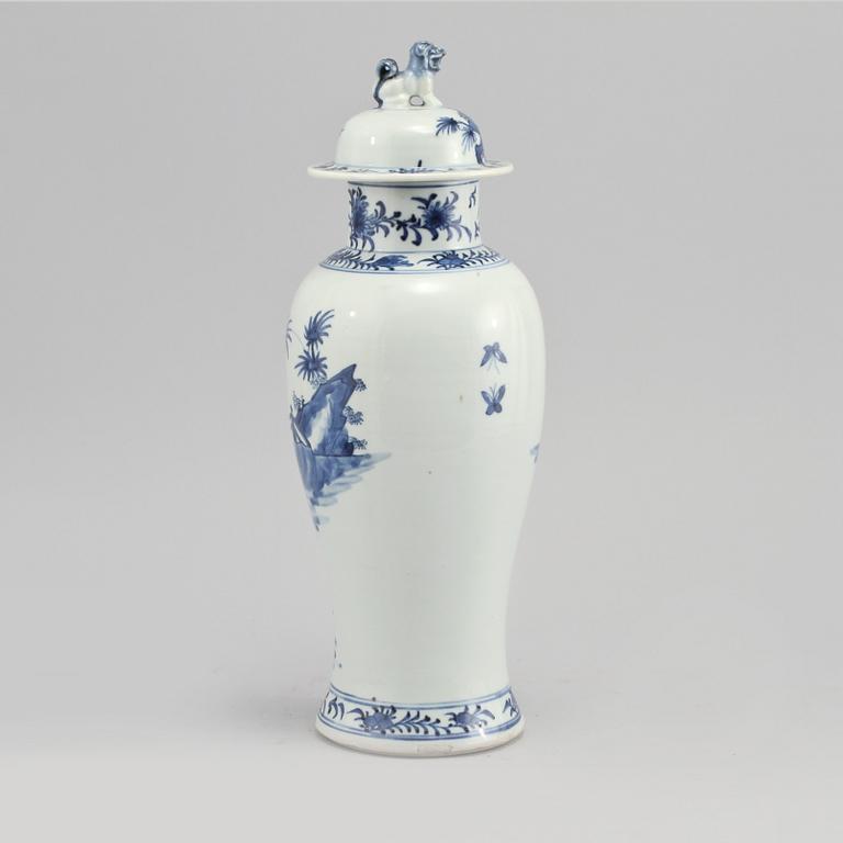 LOCKURNA, porslin, Kina, möjligen 1800-tal.