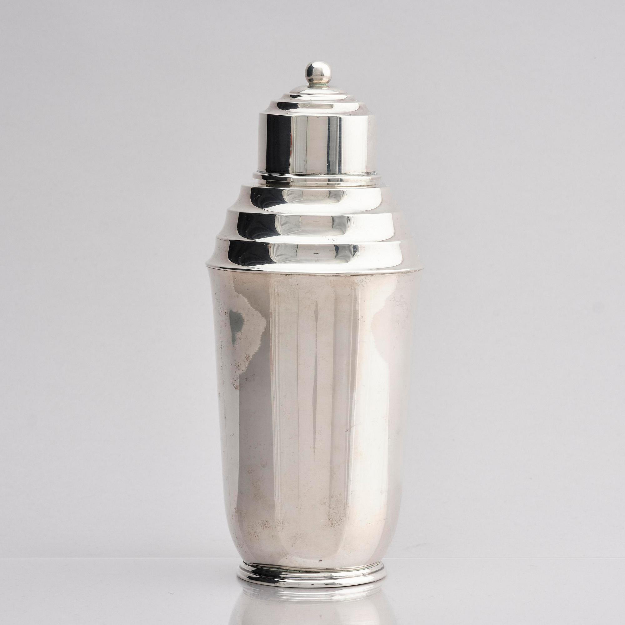 A silver cocktail shaker, mark of Nordisk silverkonst, Ramlösa, Sweden 1950.