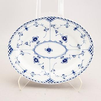 A Royal Copenhagen Muselmalet halvblonde 1940s 51 pcs porcelain dinner service.