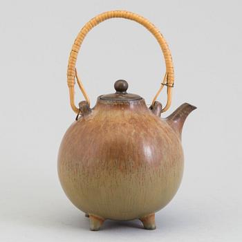 A Gunnar Nylund stoneware teapot, Rörstrand 1950´s.