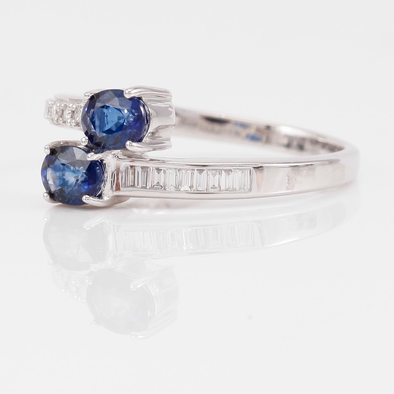RING, 14K vitguld, safirer och diamanter.
