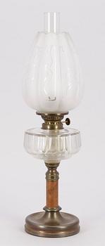 FOTOGENLAMPA, mässing och glas, märkt Kosmos Brenner, omkring 1900.