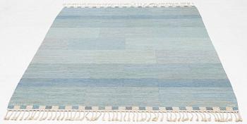 matta, "Muren ljusblå", rölakan, ca 241 x 165 cm, signerad AB MMF MR.