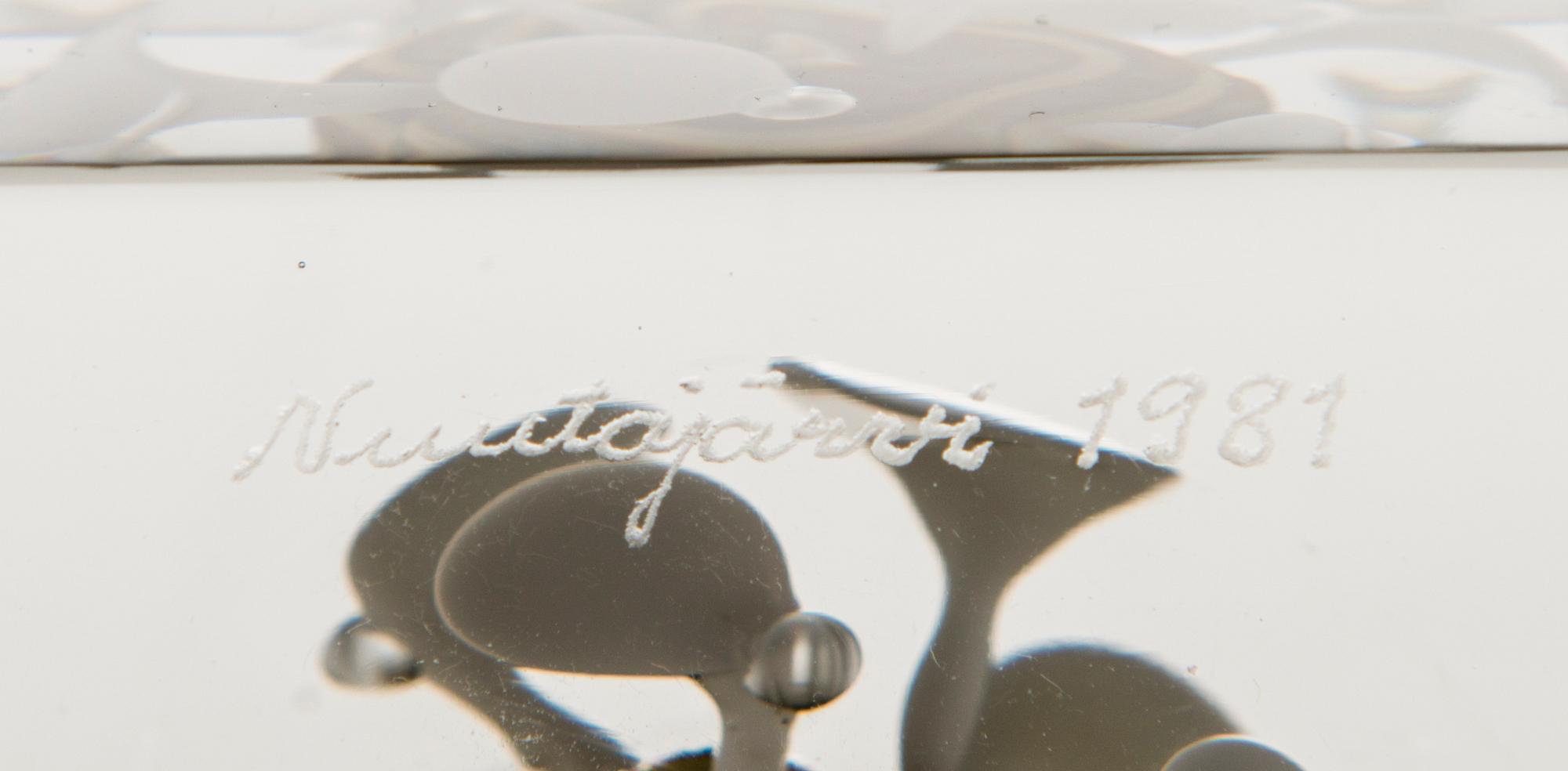 OIVA TOIKKA, An annual glass cube signed Oiva Toikka, Nuutajärvi 1981, numbered 999/1000.