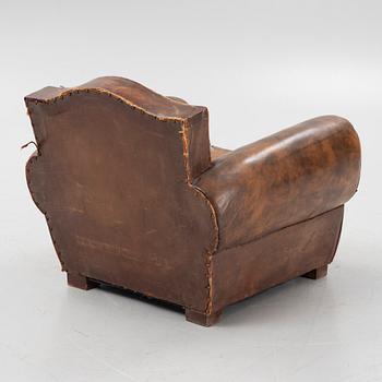 A 20th century club easychair.