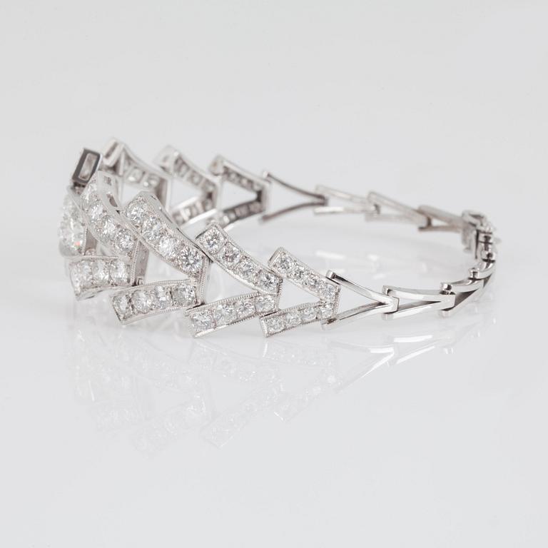 A BRACELET set with round brilliant-cut diamonds.