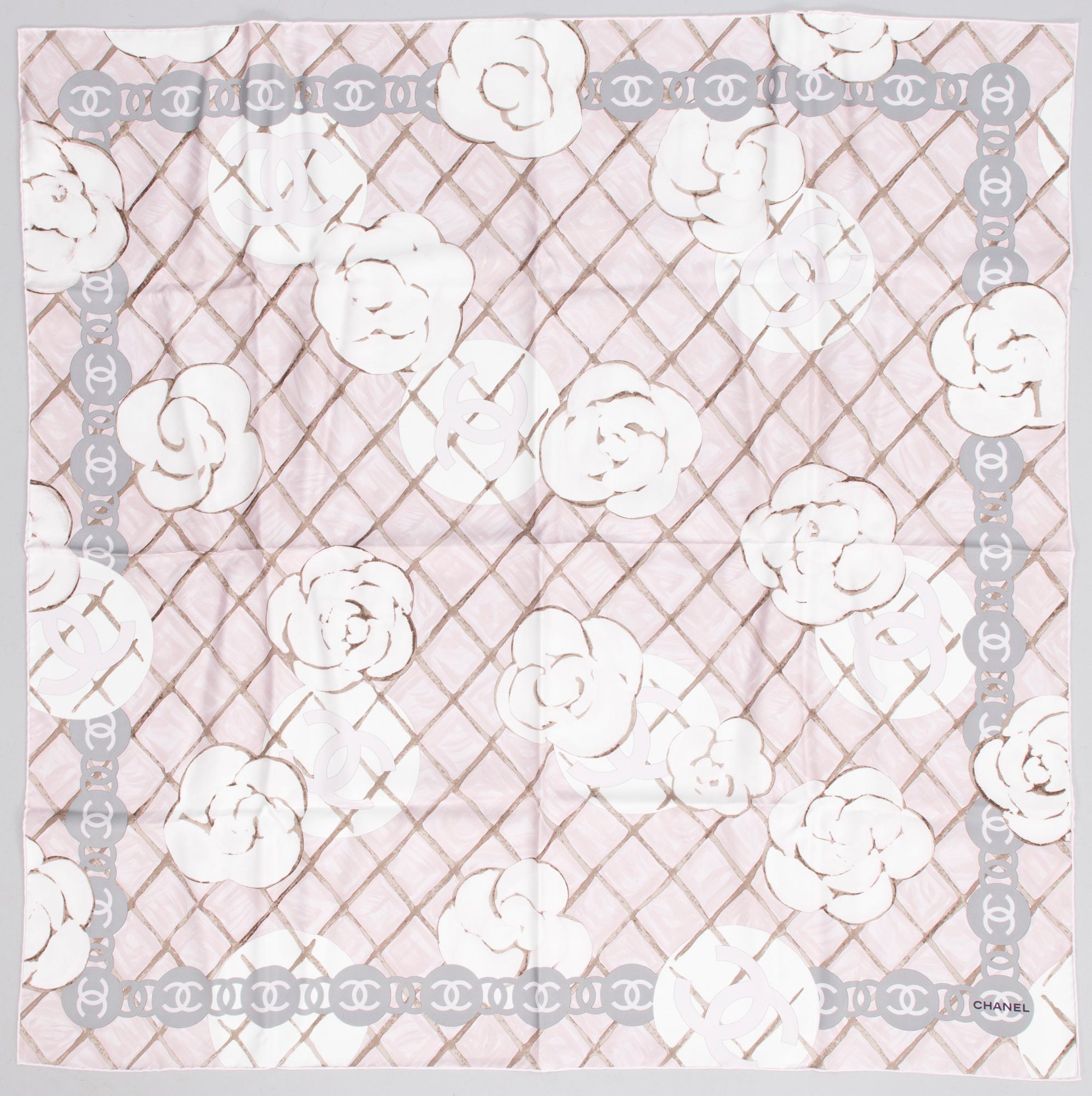 CHANEL, SIDENSCARFAR, 2 st.