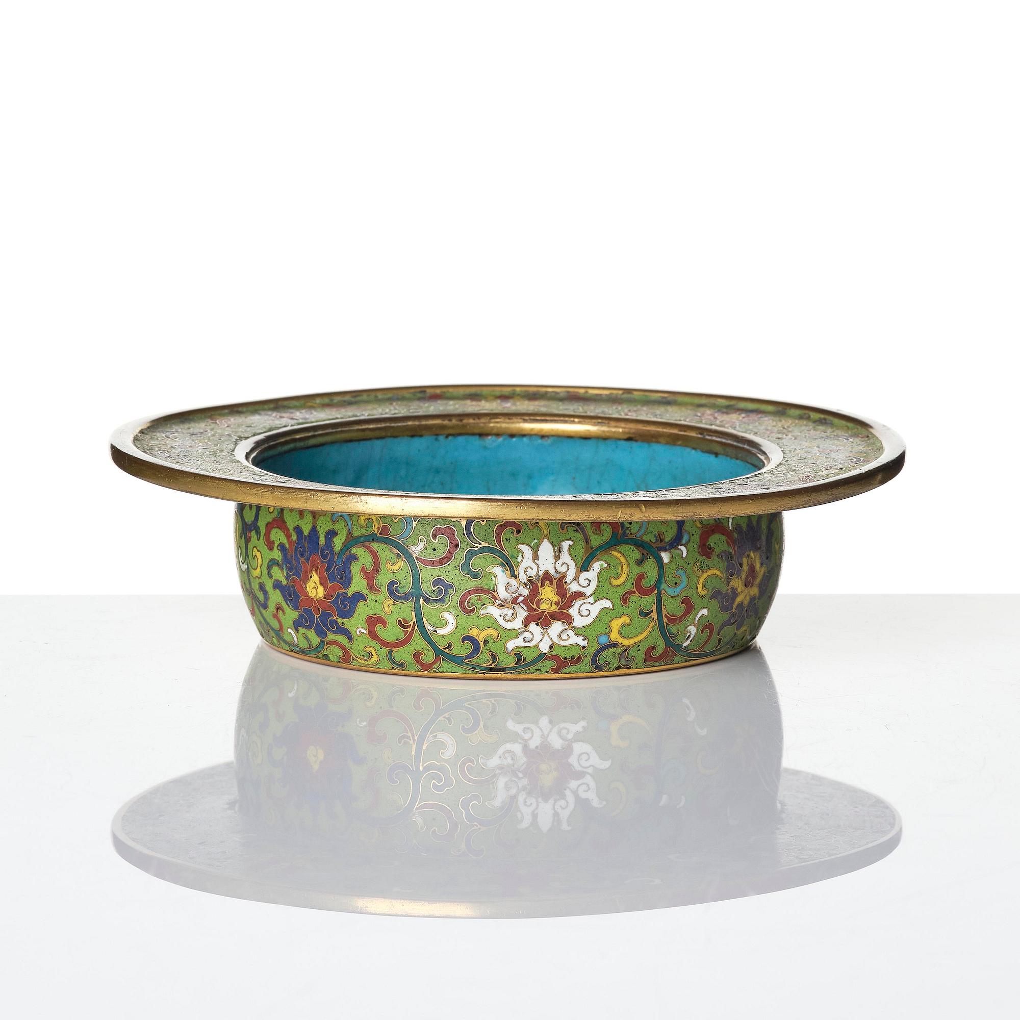 Kärl, cloisonne. Sen Mingdynasti.