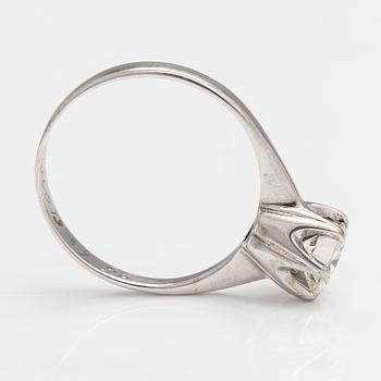 A 14K white gold ring with a ca. 0.98 ct diamond.