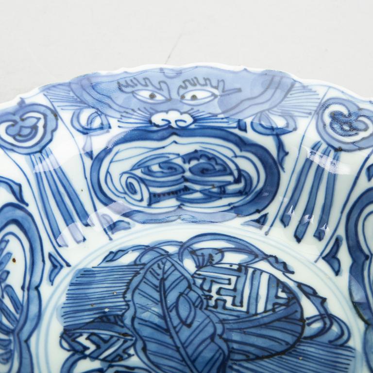 A Chinese kraak porcelain Ming dynasty Wanli bowl.