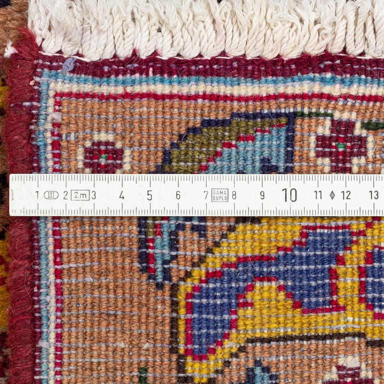 A Kashmar carpet, ca 295 x 200 cm.