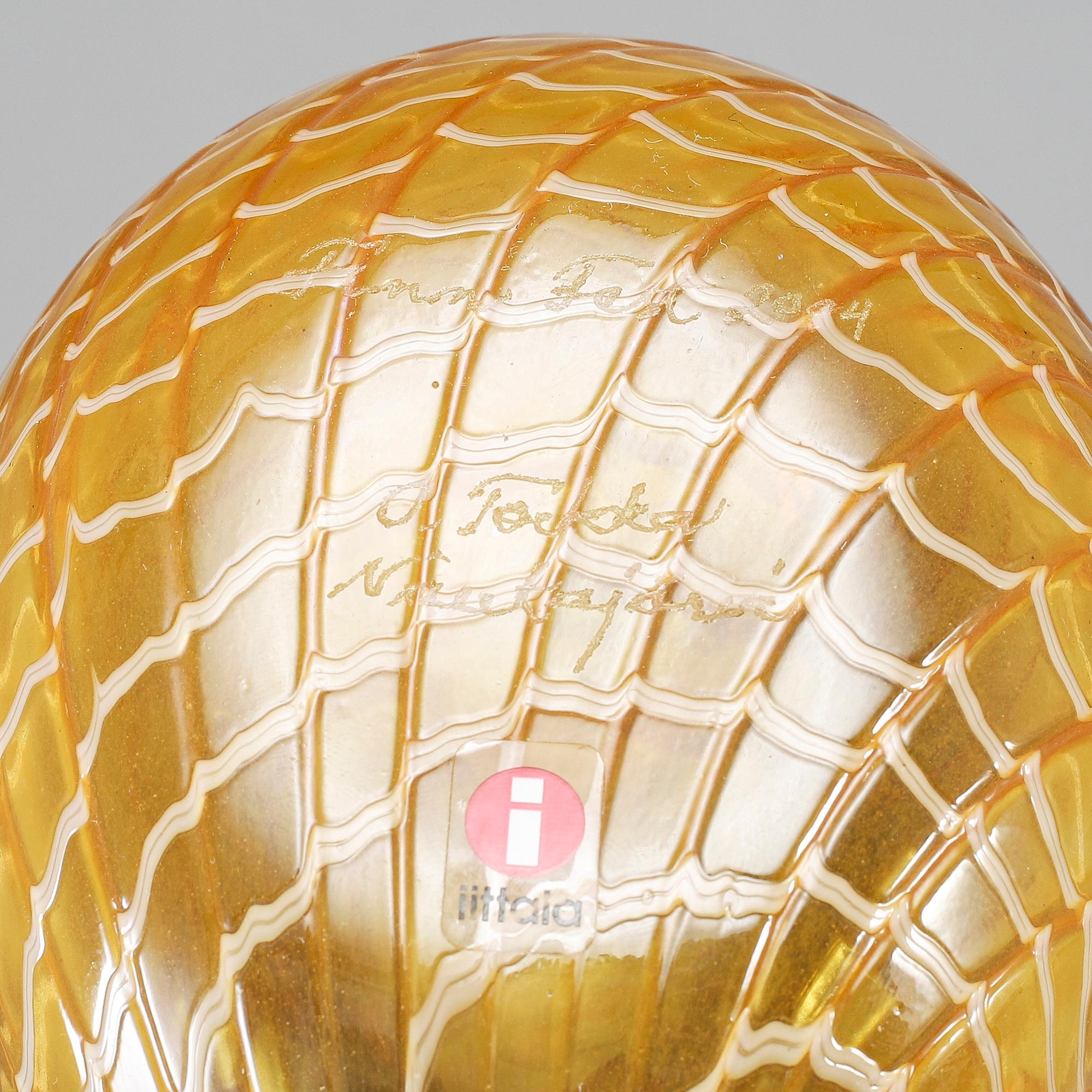 OIVA TOIKKA, lasilintu, Karelian Golden Cuckoo - FinnFest 2004. Signeerattu O. Toikka Nuutajärvi.