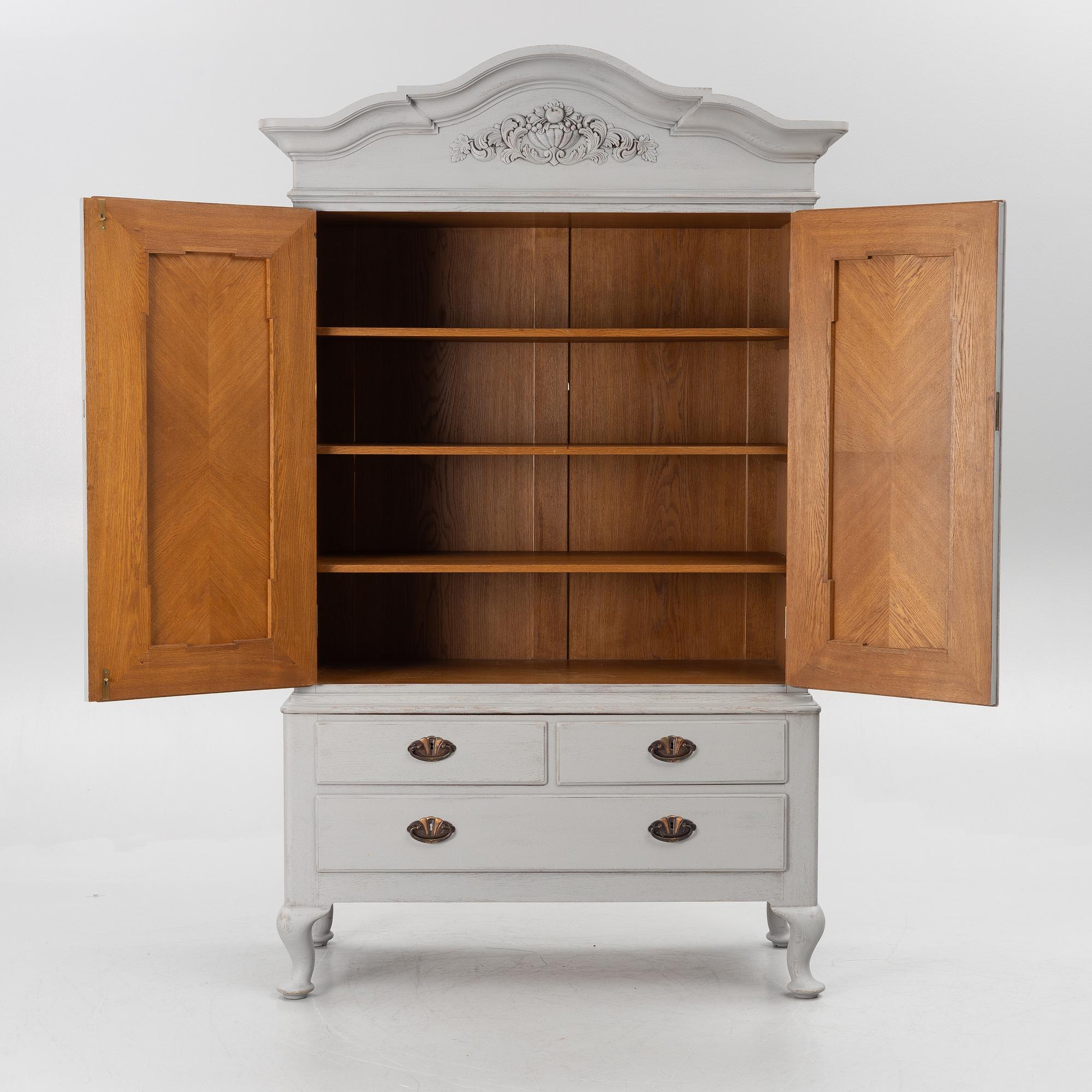 Skåp, 1900-talets första hälft.