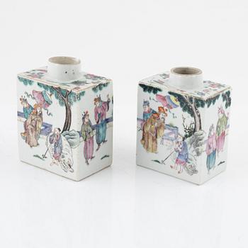 Tedosor, ett par, porslin, Kina, sen Qingdynasti, omkring år 1900.