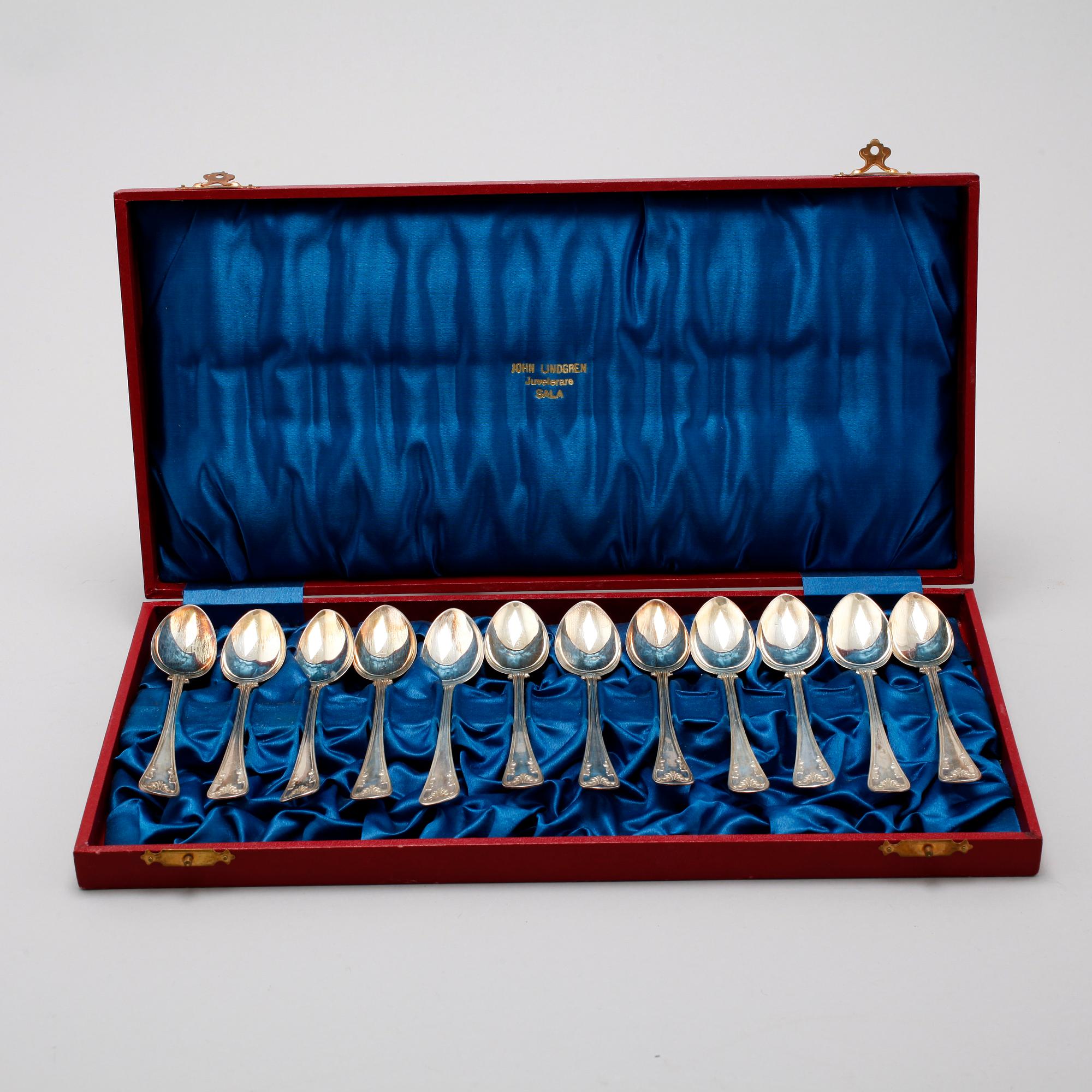 A silver set of table ware, 27 pcs, 19th and 20th century.