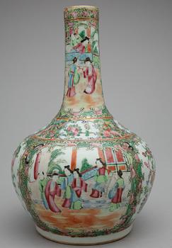 VAS / BORDSLAMPA, porslin, Qing dynastin, Kanton, 1800-tal.