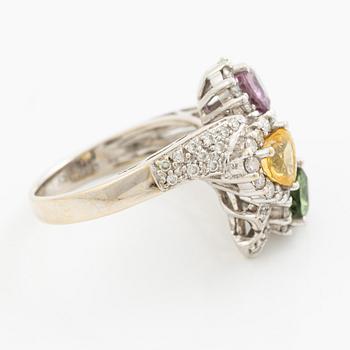 Ring in 18K white gold set with faceted coloured gemstones and round brilliant-cut diamonds.