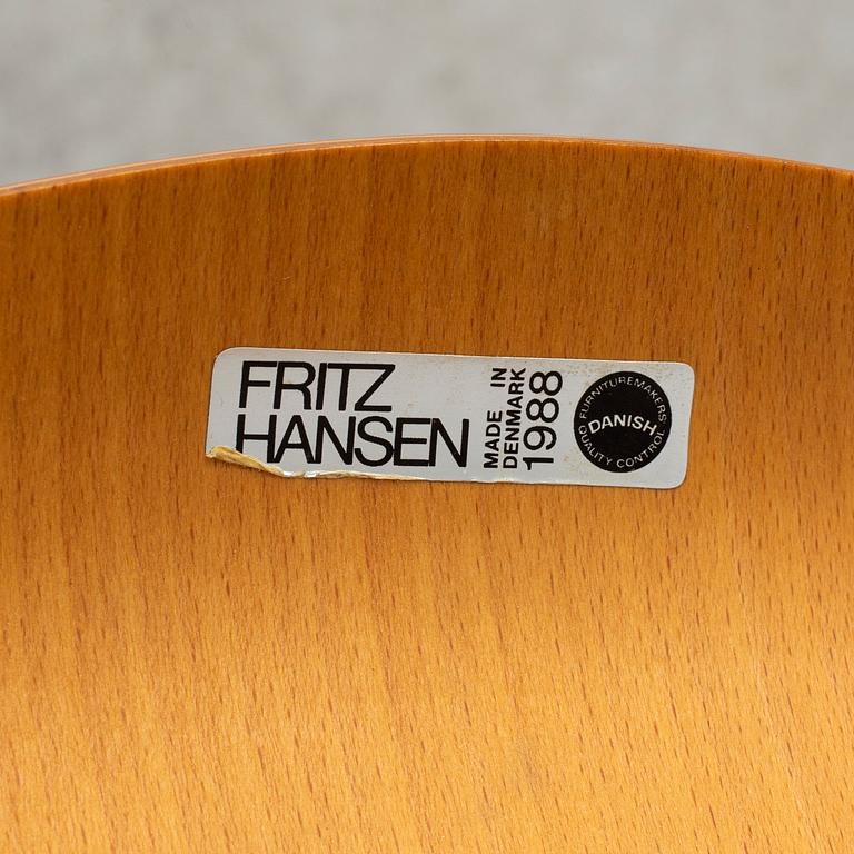 ARNE JACOBSEN, stolar 3 st, ”Sjuan”, Fritz Hansen, Danmark, 1988.