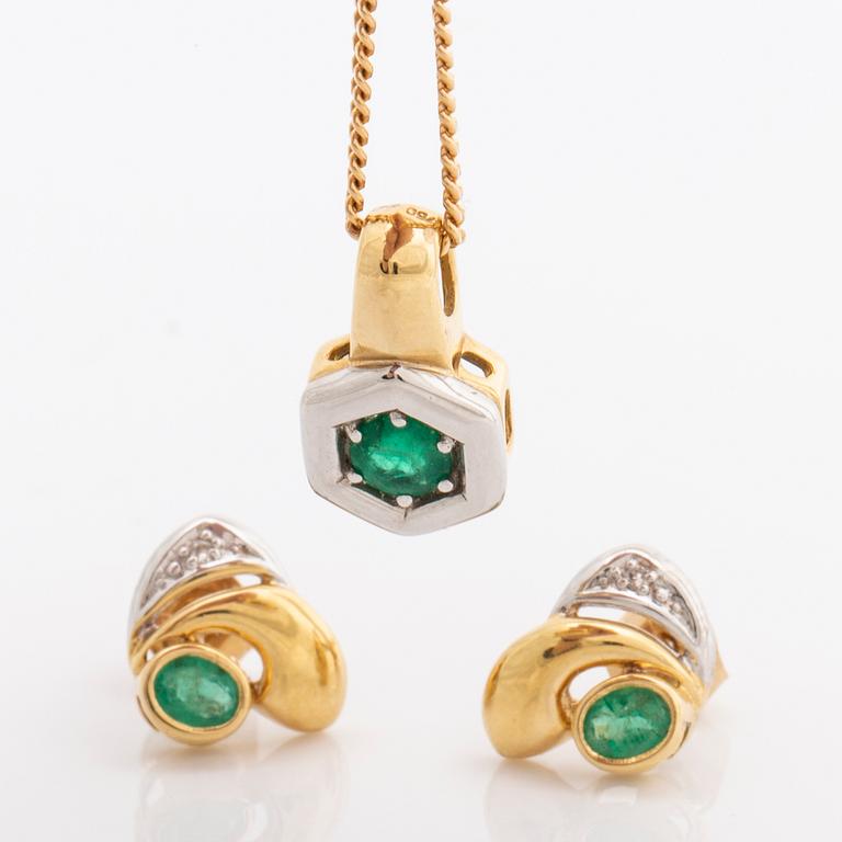 Pendant and earrings 18K gold with emeralds and 2 single-cut diamonds, chain metal.
