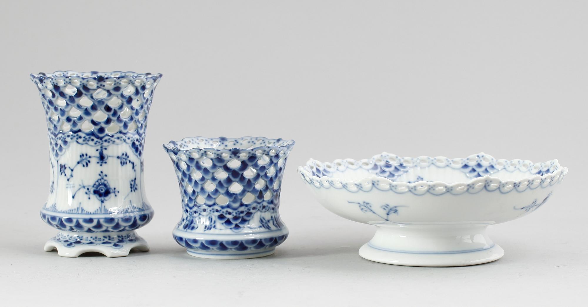 SKÅL SAMT VASER, 2 st, porslin, Royal Copenhagen.