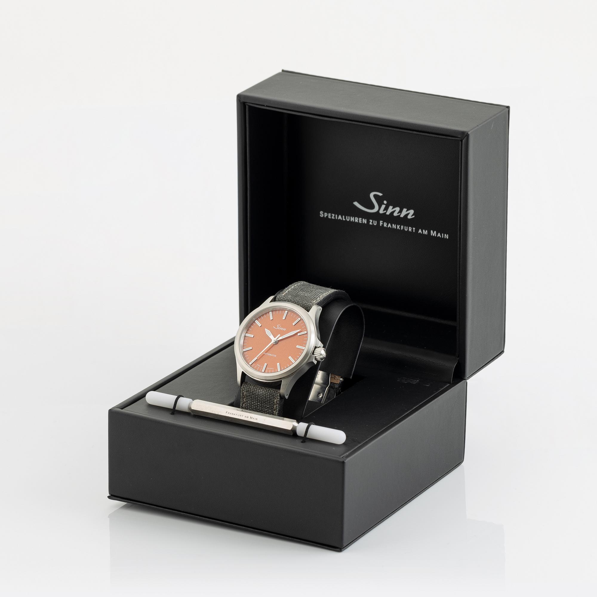 Sinn, 556, "Carnelian Red", wristwatch, 38,5 mm.