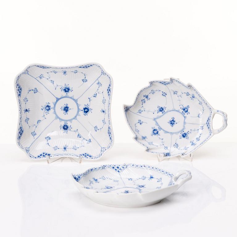 Royal Copenhagen, a 107 pieces 'Musselmalet' porcelain service, 20th century.
