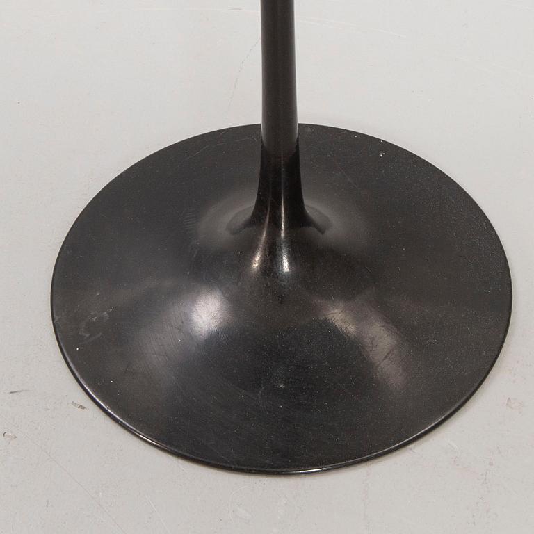 Eero Saarinen, sidobord "Tulip" Knoll International sent 1900-tal.