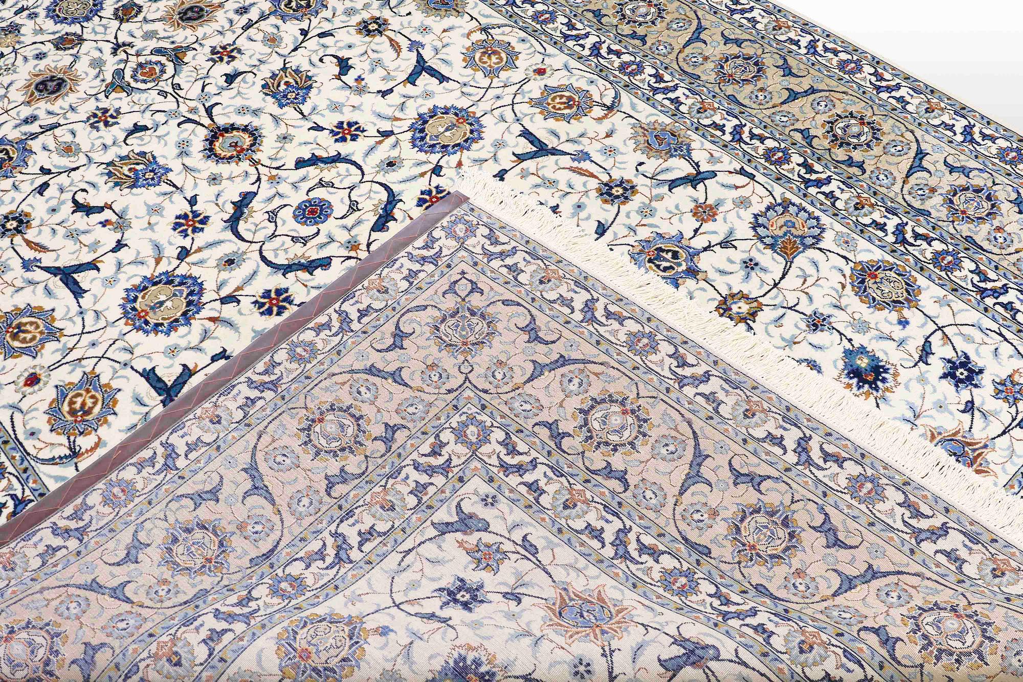 A so called Royal Kashan carpet, ca 344 x 237 cm.