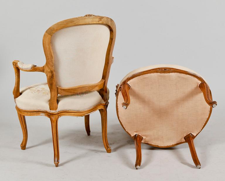 KARMSTOLAR, 1 par, rokokostil, 1900-talets andra hälft.