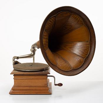 A gramophone, early 20th century, U.S.A.