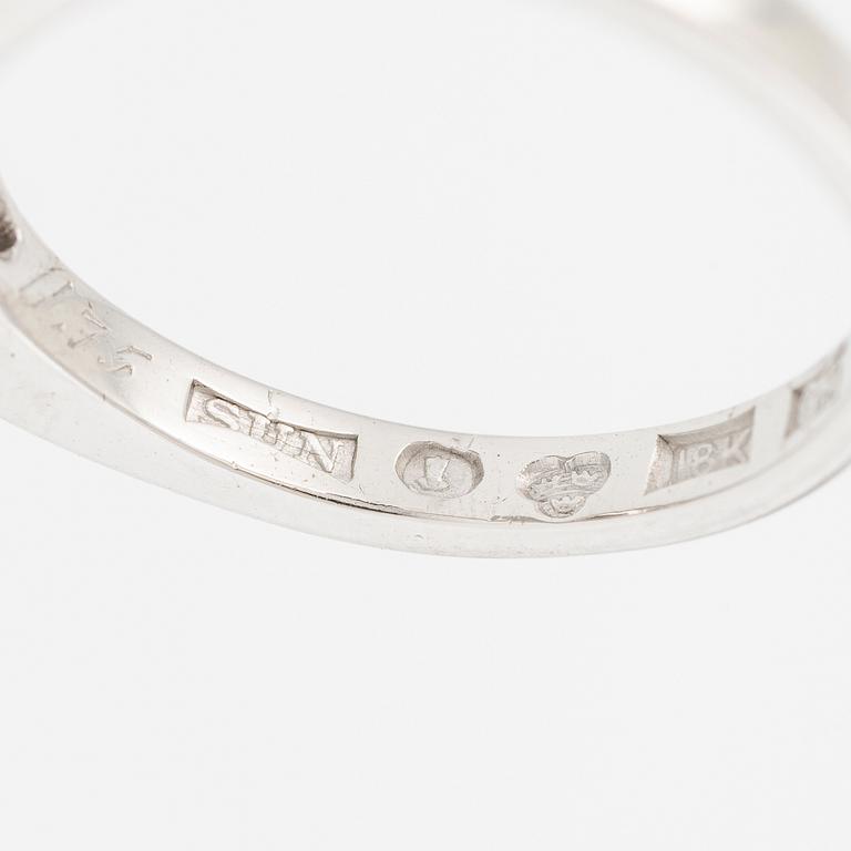 Ring 18K vitguld med två morganiter och briljantslipade diamanter.