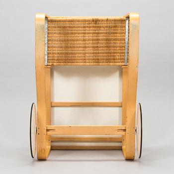Alvar Aalto, a '900' tea-trolley for Artek.