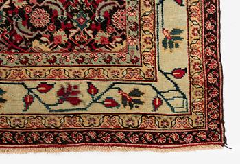 An antique Agra carpet, Northern India, c. 272 x 150 cm.