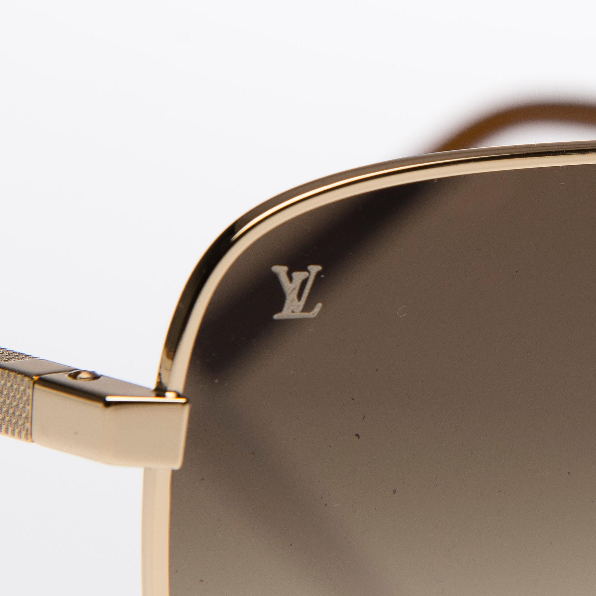 SOLGLASÖGON, "Attitude", Louis Vuitton.