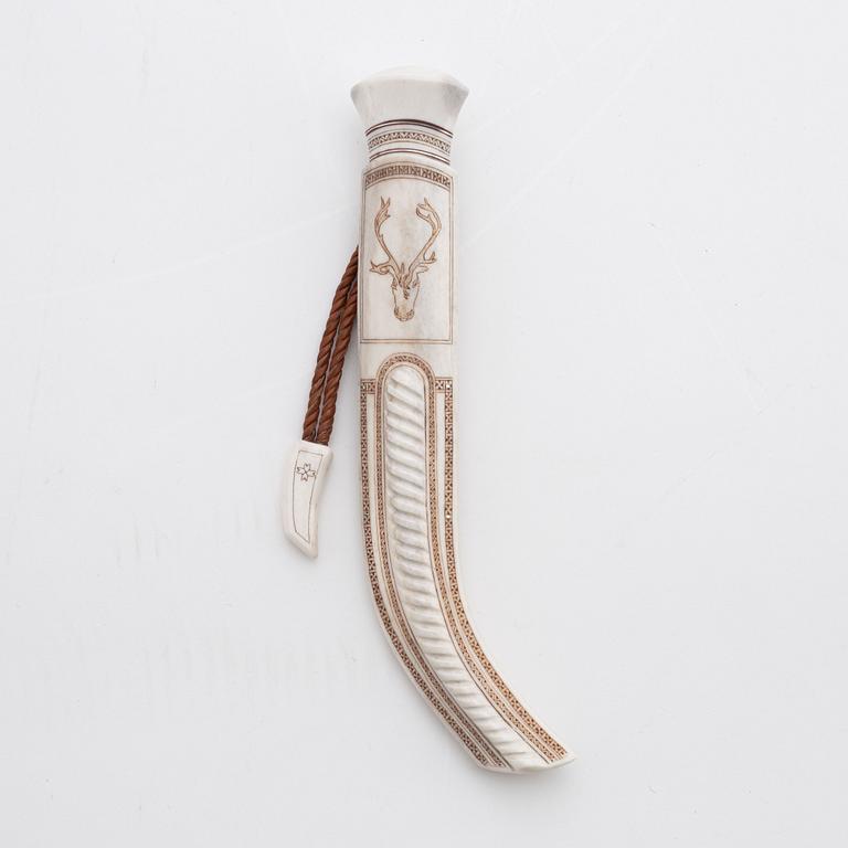 A reindeer horn knife by Bertil Fällman, signed and dated -09.