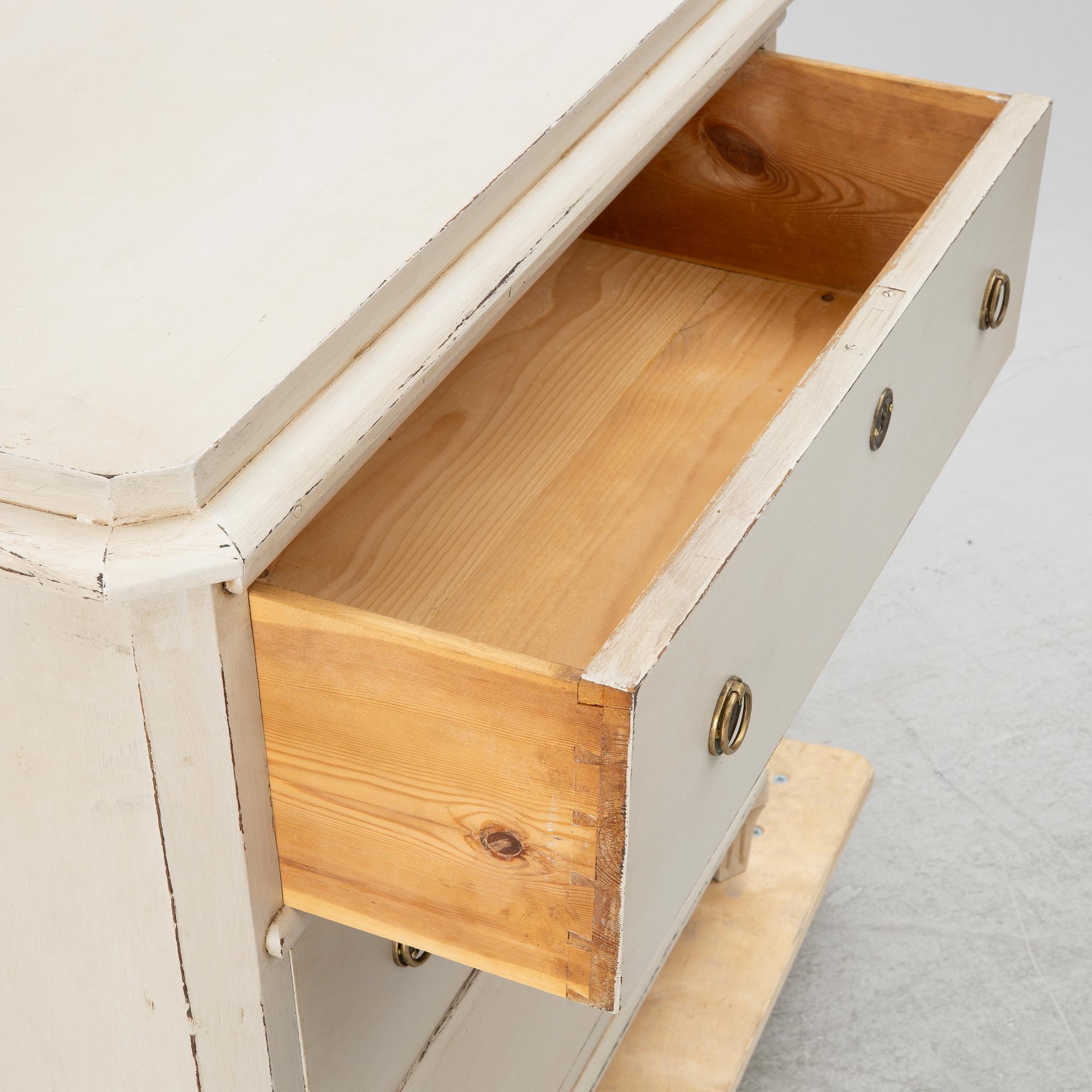 A chest of drawers, around 1900.