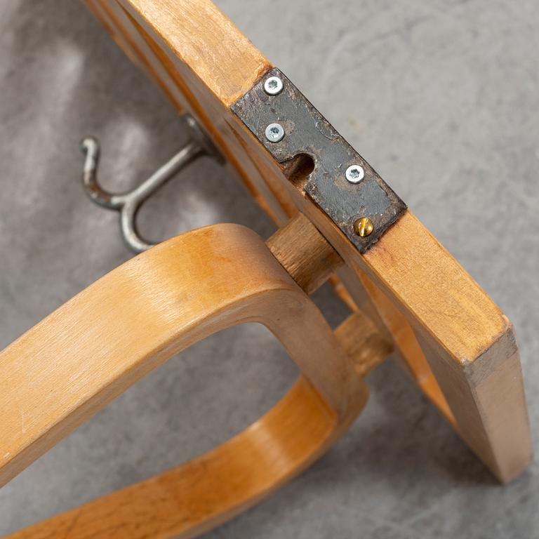 A mid 20th century Alvar Aalto shelf.